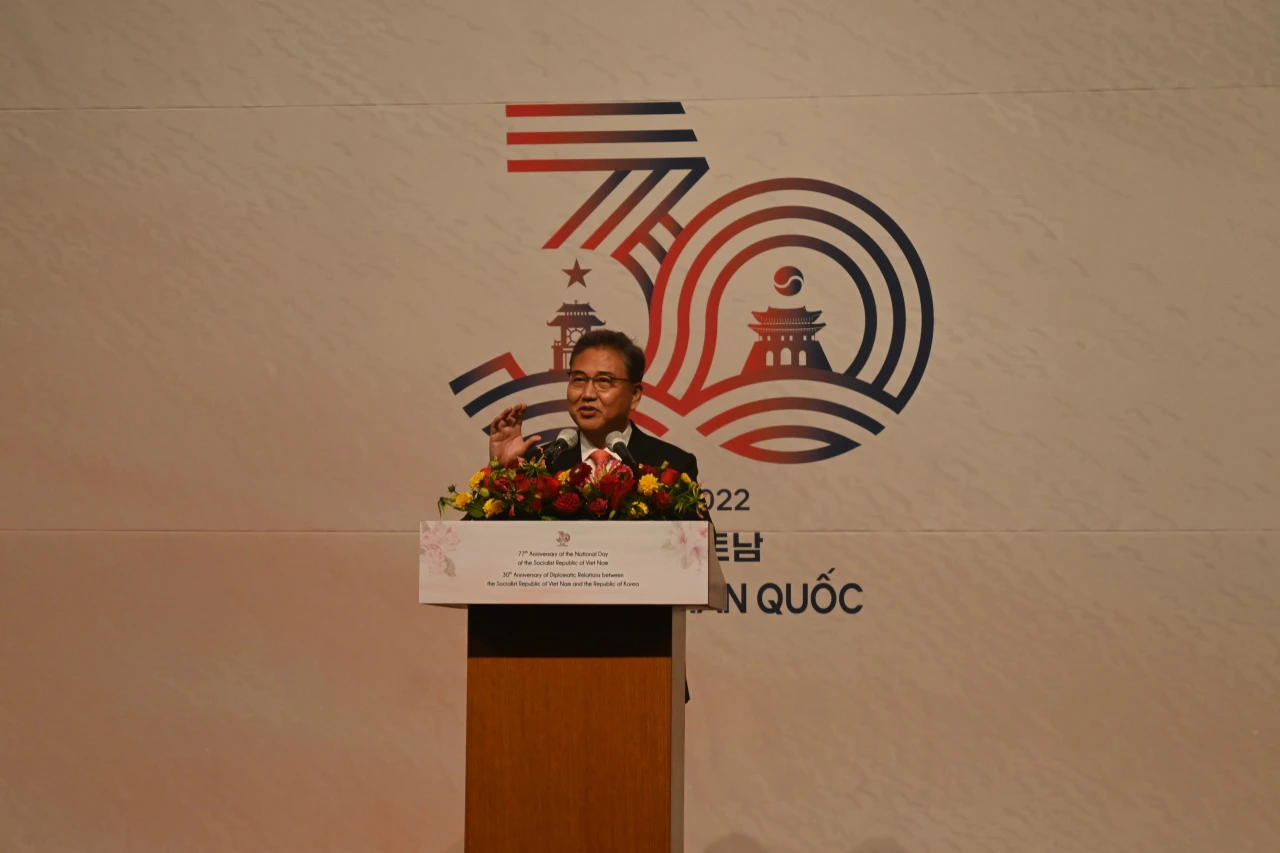 South Korean Foreign Minister Park Jin delivers remarks during the celebration of Vietnam's 77th Independence Day and the 30th anniversary of Vietnamese-Korean diplomacy at the Lotte Hotel in Seoul on Friday.  (Sanjay Kumar/The Korea Herald).